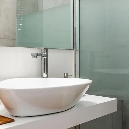 5min Dalle Due Torri, Luxury Flat Nel Centro Storico Appartamento