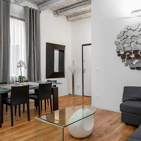 5min Dalle Due Torri, Luxury Flat Nel Centro Storico *