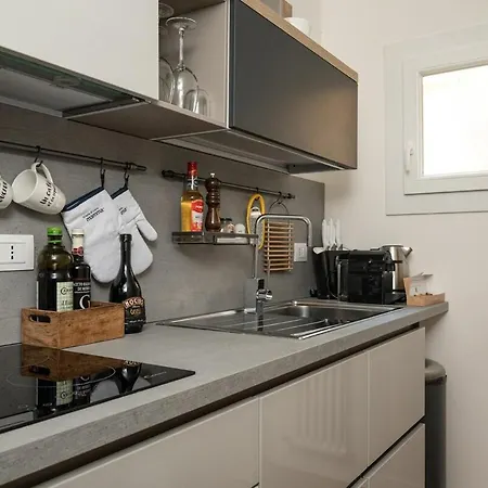 5min Dalle Due Torri, Luxury Flat Nel Centro Storico Апартаменты *